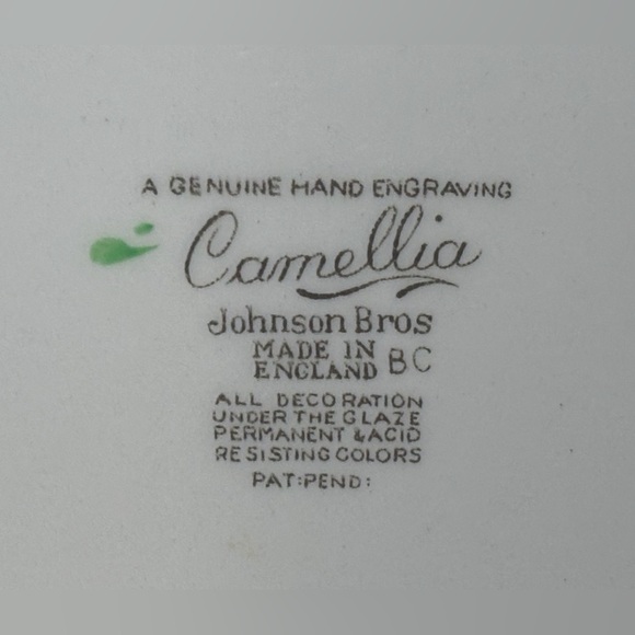 Two Vintage Johnson Brothers Camellia Dinner Plate Floral Cottage Core England - Picture 5 of 5